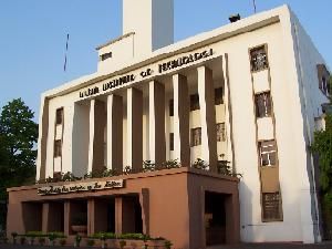 IIT Bombay, Delhi highly opted among JEE Toppers.