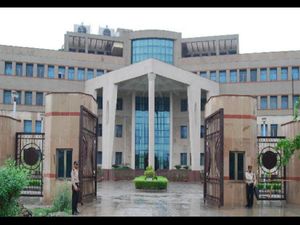 IIM-L signs MoU with Singapore's leading management university