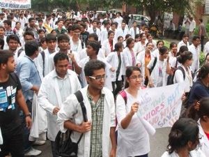Students on fast demand CBI probe into Pre-Medical Test scam