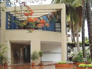 SPJIMR, Mumbai offers two sepcialisations for PGDM programme 2013