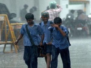 Jayalalithaa reviews rain situation; holiday for schools, colleges