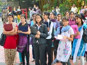 Should there be a dress code in Colleges?