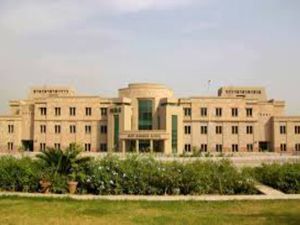 Pakistan university fines girls for wearing jeans 