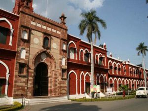 Embrace Sir Syed's ideals, AMU told 