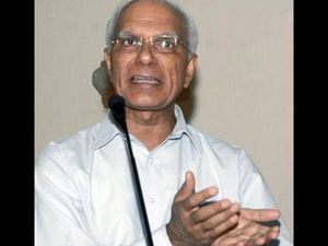 SET provides alternative platform to job seekers: UGC Chairman