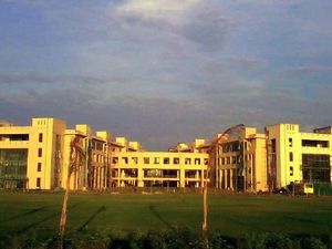 Shiv Nadar University offers MBA admission 2015