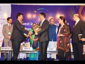 NSE & Gujarat Government signs MOU at the Vibrant Gujarat Summit