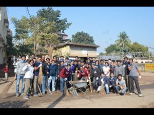 Swachh Bharat Abhiyan-XLRI-MAXI Fair: Students clean up the city