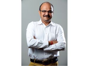 Why is the world moving towards disruptive HR practices?