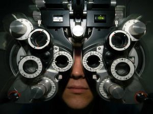 How To Make A Career In Optometry? Courses And Scope