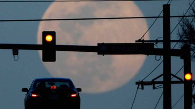 The Origin of Traffic Lights: History and Development