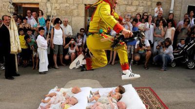 10 Strange Customs & Traditions from Around the World