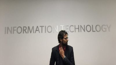 What Is an Information Technologist? (A Complete Guide)