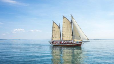 Top 10 Women Sailors Around the World