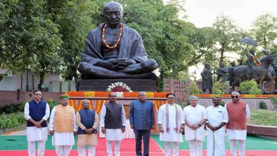 The Art of Simplicity: Gandhi's Communication Skills for Mass Mobilization