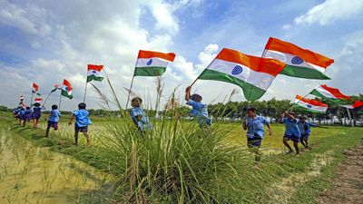 Republic Day 2026: Best Wishes, Quotes & Status to Share on January 26