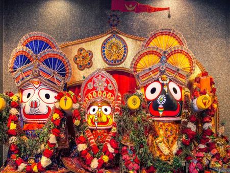 क्या राधा कृष्ण से बड़ी हैं?