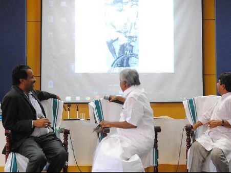 Kerala Chief Minister gives leadership lessons to students