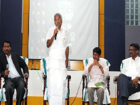 Chief Minister gives leadership lessons to students