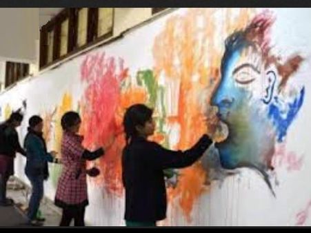 Paintings On Walls Of Delhi University