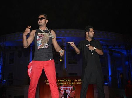 Honey Singh performing @ Noida International University