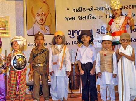 Children dress like great leaders