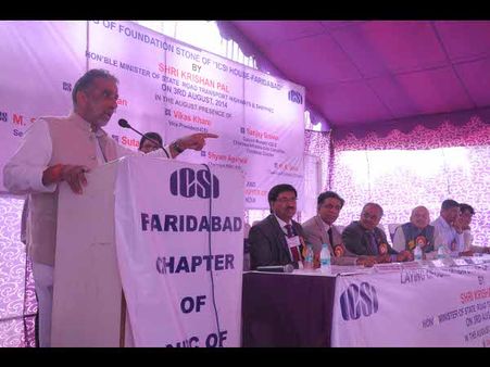 Shri Krishan pal je addressing the gathering at ICSE Faridabad House event