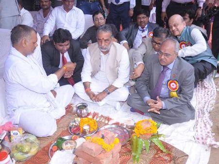 Shri Krishan Pal je at the pooja moment with ICSE President & Faridabad