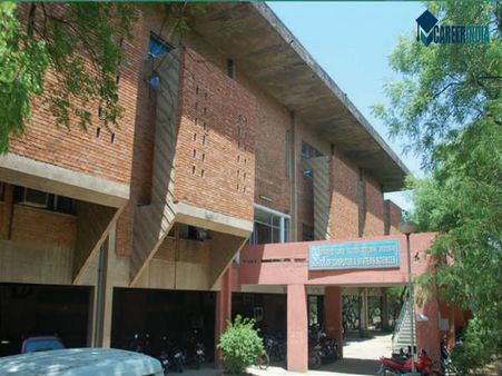 2. School Of Computer And Systems Sciences, Jawaharlal Nehru University, Delhi