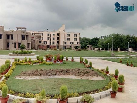 7. Indian Institute Of Technology, Kanpur