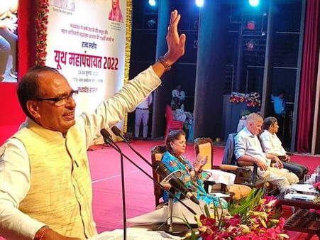 One lakh government jobs in a year: Youth Mahapanchayat 