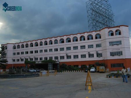 9 : ಫಾಕಲ್ಟಿ ಆಫ್ ಎಜ್ಯುಕೇಶನ್, ಡಾ ಎಂ.ಜಿ. ಆರ್. ಶೈಕ್ಷಣಿಕ ಮತ್ತು ಸಂಶೋಧನಾ ಸಂಸ್ಥೆ, ಚೆನ್ನೈ