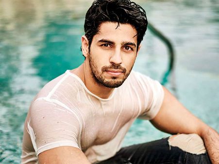 10. ಸಿದ್ಧಾರ್ಥ ಮಲ್ಹೋತ್ರ