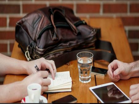 ಇತರ ಉದ್ಯೋಗಿಗಳ ಕೆಲಸದ ಮೊದಲ ಅನುಭವ ಕೇಳಿಕೊಳ್ಳಿ