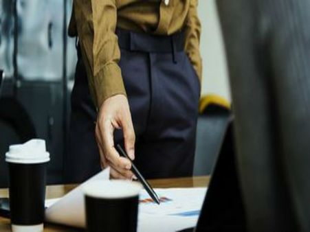  ಸಹದ್ಯೋಗಿಗಳಿಗೆ ಸಹಾಯ