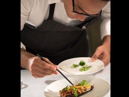 3. ಸಹಾಯಕ ಬಾಣಸಿಗ :