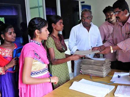 2,100 இடங்கள்