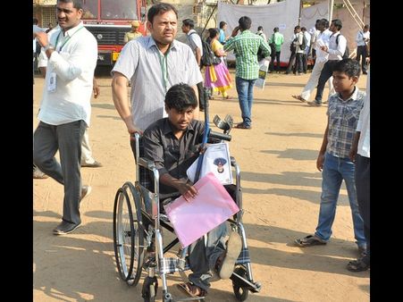 மாற்றுத் திறனாளிகள்