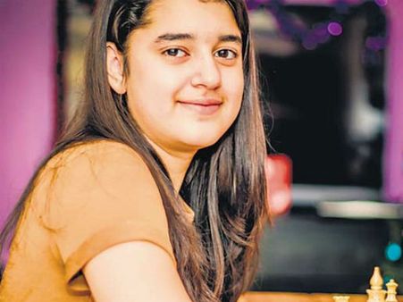 மும்பையைச் சேர்ந்தவர்