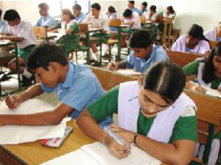 பெற்றோர்கள் நண்பர்கள் உடந்தை