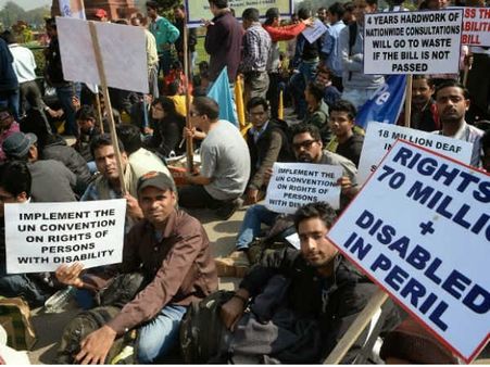 8. மாற்றுதிறனாளிகள் உரிமைச் சட்டம் எப்பொழுது அமலுக்கு வந்தது 