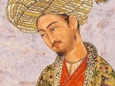 4. வக்கியாத்- இ- பாபரி என பாபர் குறிப்புகளை எழுதியவர் யார்?