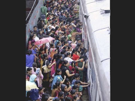 3. எந்த மாநிலத்தின் பெரும்பகுதி வரண்டு இருப்பதால் குறைவான மக்கள் தொகையே அங்கு நிலவுகிறது ?