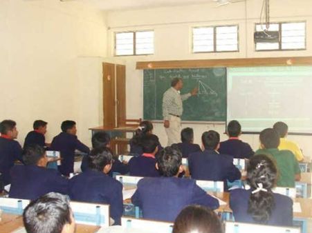 நீட், ஐஐடி பயிற்சி : 