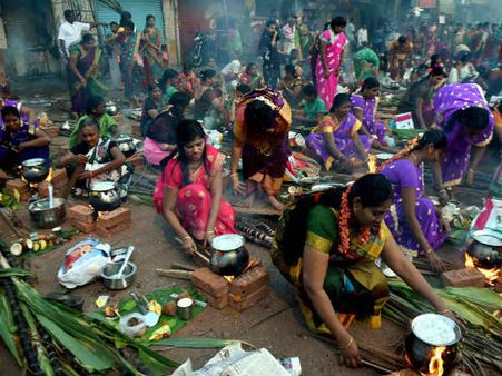 9.  பயிர்  அறுவடையை  தமிழ்நாட்டில் எவ்வாறு கொண்டாப்படுகின்றது ?