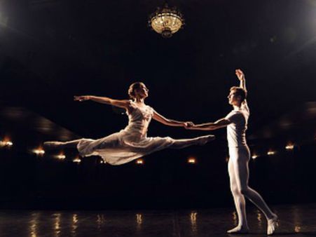 நடன கலைஞராக தகுதி