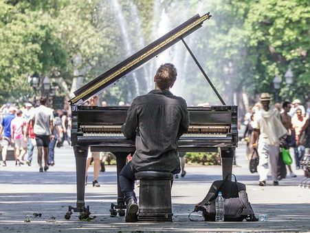 மியூசிக் டீச்சர்: 