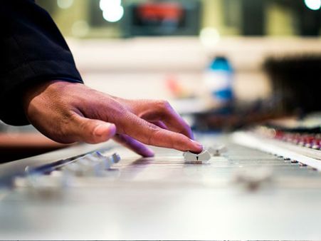 சவுண்ட் என்ஜினீயர்: