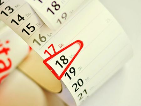 கேள்வி7: தொடர்ந்து வரும்  மூன்று நாட்களை அவற்றின் பெயர்களின்றி எவ்வாறு சுட்டிக்காட்டுவீர்கள்? 