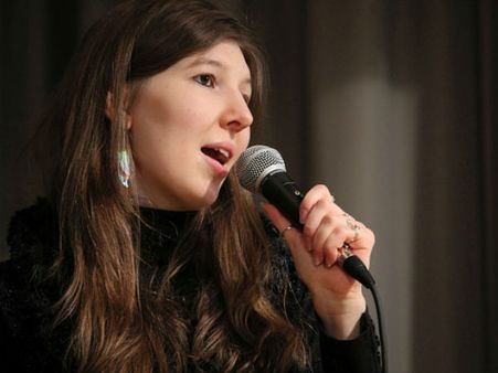 பாடல் ஆசிரியர்: